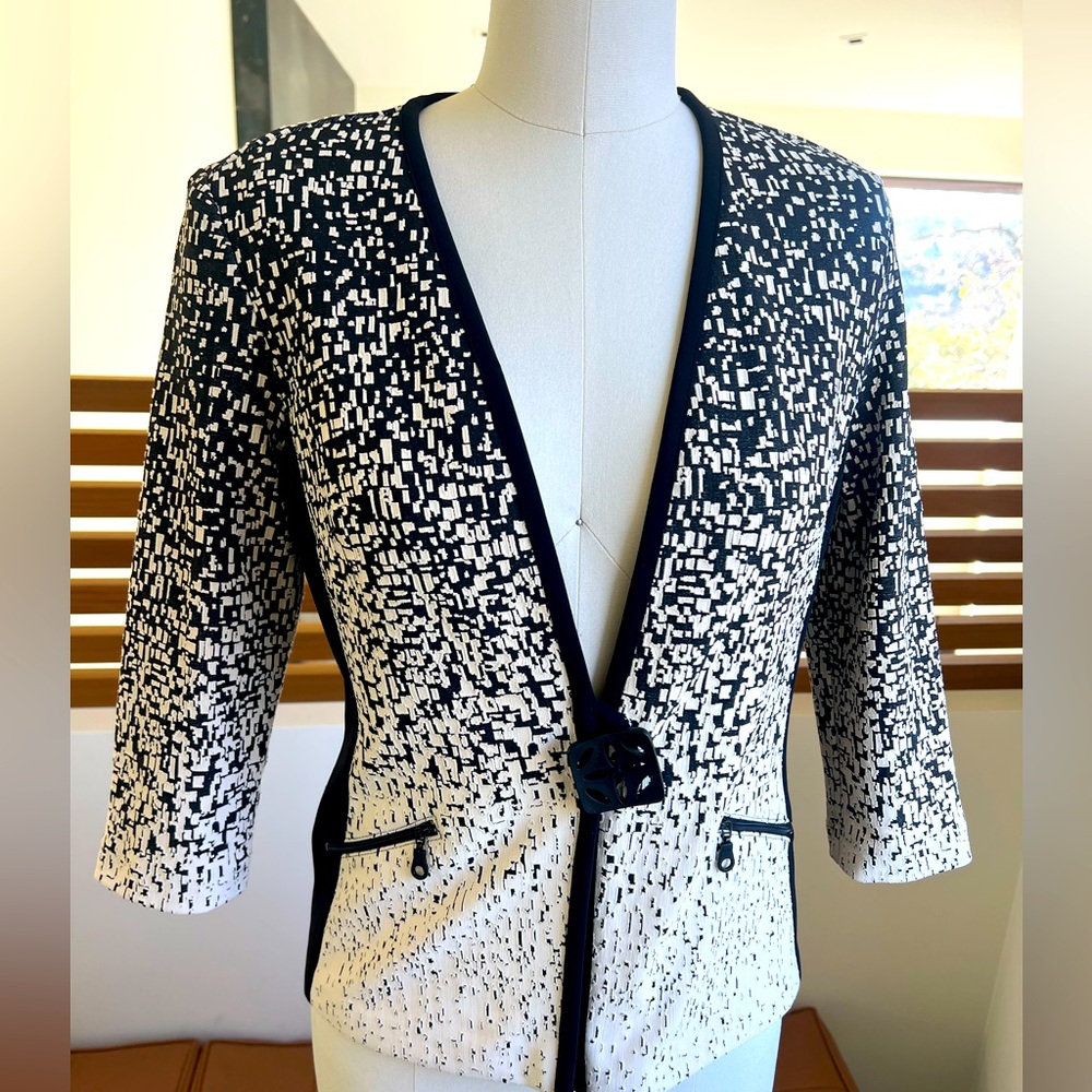 NWT- Joseph Ribkoff abstract black and white blazer in a size 8.
